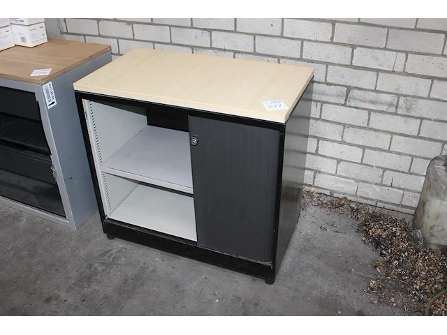 Magazijnkast met roldeur afm. 80 x 45 x 76 cm - afbeelding 1 van  2
