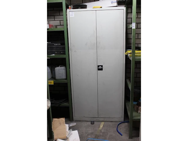 Magazijnkast met twee deuren afm. 90 x 42 x 195 cm, let op excl. inhoud - afbeelding 2 van  2