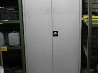 Magazijnkast met twee deuren afm. 90 x 42 x 195 cm, let op excl. inhoud - afbeelding 2 van  2