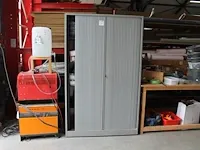 Magazijnkast met twee roldeuren. afmeting 120 x 42 x 195 cm. let op! exclusief inhoud. linker deur mist enk... - afbeelding 1 van  2