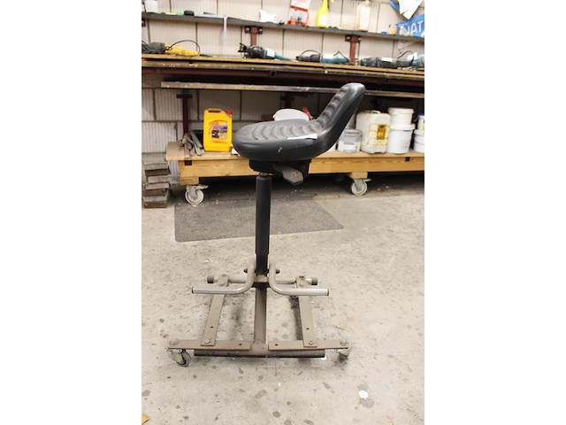 Magazijnkruk. - afbeelding 2 van  2