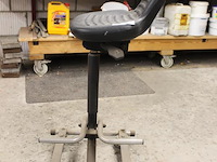 Magazijnkruk. - afbeelding 2 van  2