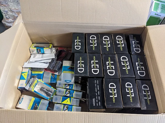 Magazijnopruiming restpartij auto & elektronica - afbeelding 1 van  6