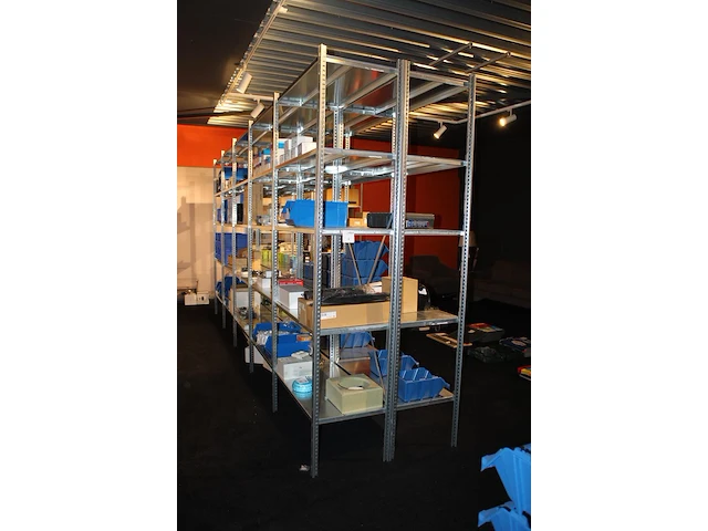 Magazijnstelling bestaande uit 15 staanders en 75 legborden. afmeting 100 x 40 x 240 cm. afhalen vanaf 11 uur. - afbeelding 2 van  4