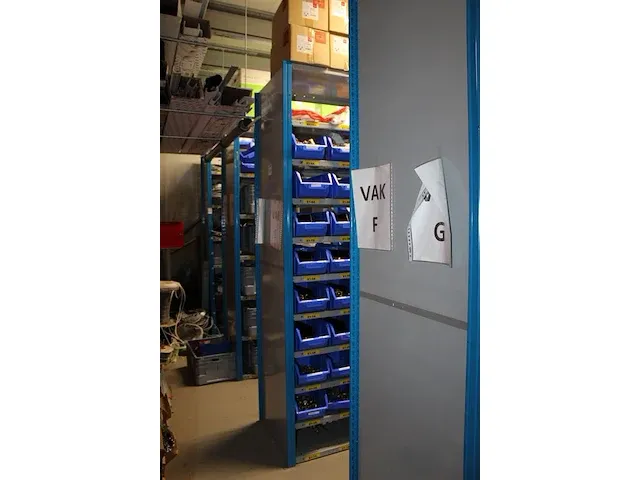Magazijnstelling bestaande uit 19 secties van 100 x 65 cm, hoogte 2,45m. let op : ophalen na 13.00u. - afbeelding 2 van  4