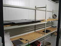 Magazijnstelling bestaande uit 3 staanders, 10 liggers en 4 legbladen. afmeting per sectie 154 x 60 x 210 c... - afbeelding 1 van  2