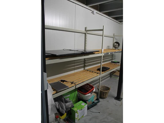 Magazijnstelling bestaande uit 3 staanders, 10 liggers en 4 legbladen. afmeting per sectie 154 x 60 x 210 c... - afbeelding 2 van  2