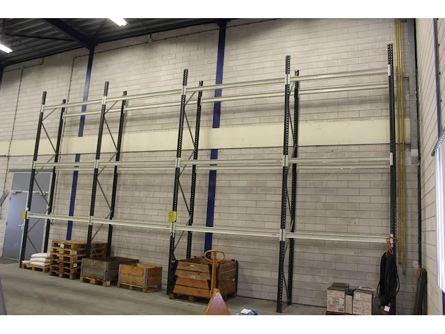 Magazijnstelling bestaande uit 5 staanders met afmeting 500 x 80 cm en 24 leggers met lengte 230 cm. - afbeelding 4 van  4