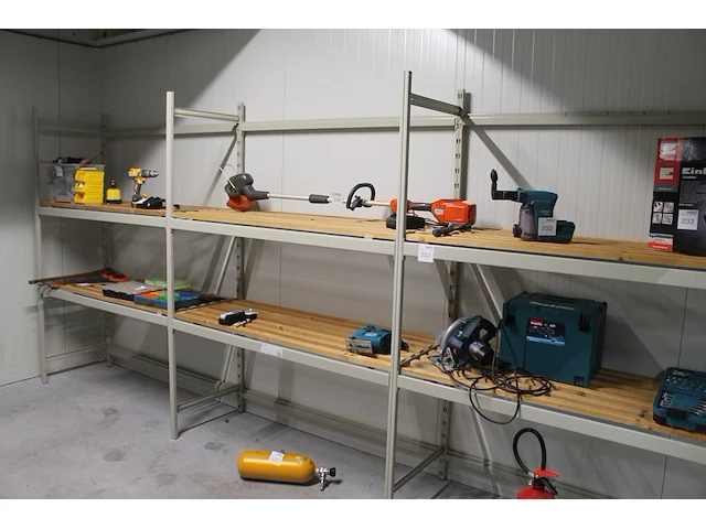 Magazijnstelling bestaande uit 6 staanders, 22 liggers en 8 legbladen. afmeting per sectie 154 x 60 x 210 c... - afbeelding 1 van  2