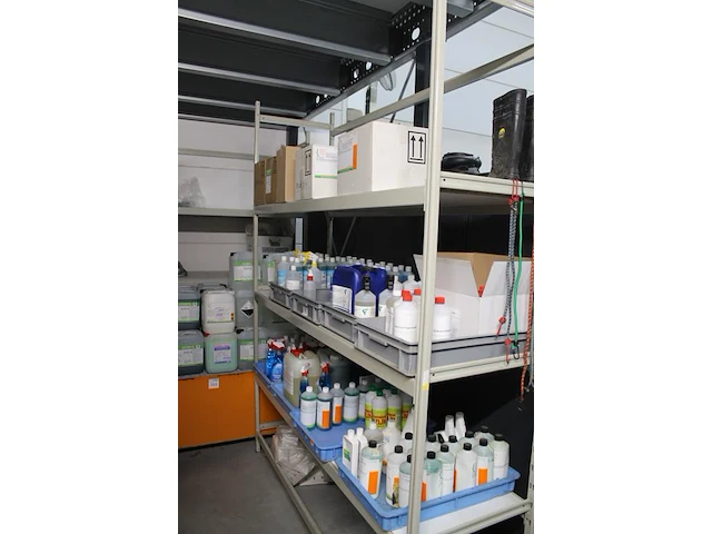 Magazijnstelling bestaande uit 9 staanders, 40 liggers en 18 legbladen. afmeting per sectie 150 / 200 x 60... - afbeelding 3 van  4