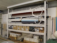 Magazijnstelling bestaande uit twee staanders 57 x 300 cm, acht liggers met lengte 380 cm en vier houten le... - afbeelding 1 van  2