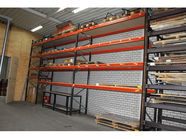 Magazijnstelling bestaande uit vier staanders, 24 leggers en 12 legbladen, afm. staanders circa 450 x 110 x... - afbeelding 1 van  2