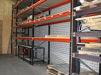Magazijnstelling bestaande uit vier staanders, 24 leggers en 12 legbladen, afm. staanders circa 450 x 110 x... - afbeelding 2 van  2
