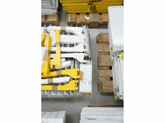 Magazijnstelling circa 50 meter - afbeelding 8 van  28