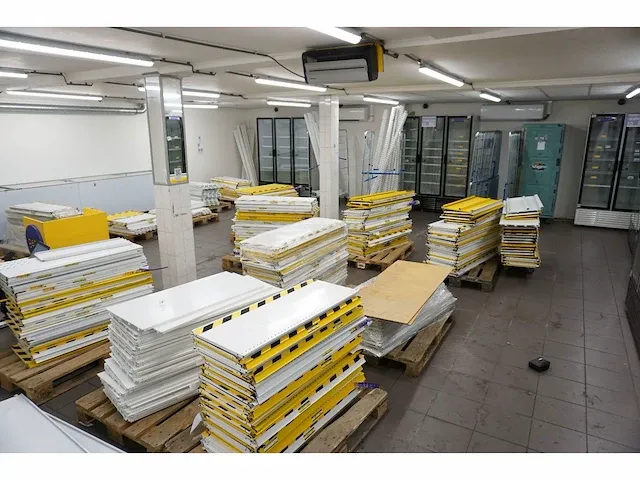 Magazijnstelling circa 50 meter - afbeelding 10 van  28