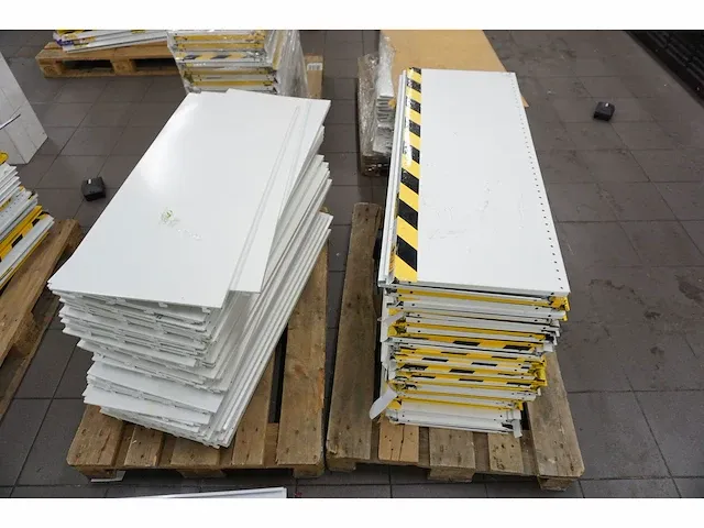 Magazijnstelling circa 50 meter - afbeelding 11 van  28