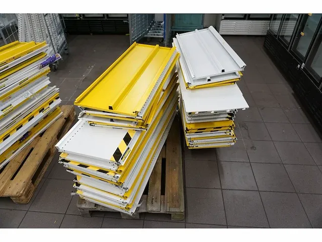 Magazijnstelling circa 50 meter - afbeelding 14 van  28