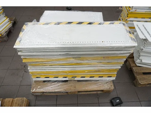 Magazijnstelling circa 50 meter - afbeelding 17 van  28
