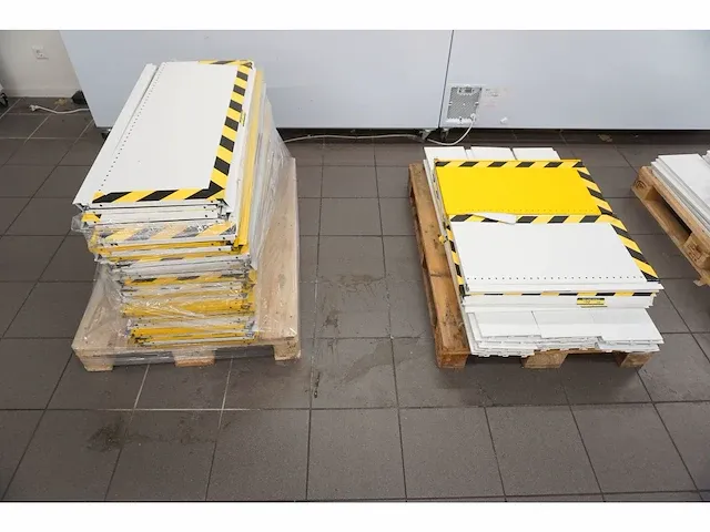 Magazijnstelling circa 50 meter - afbeelding 18 van  28