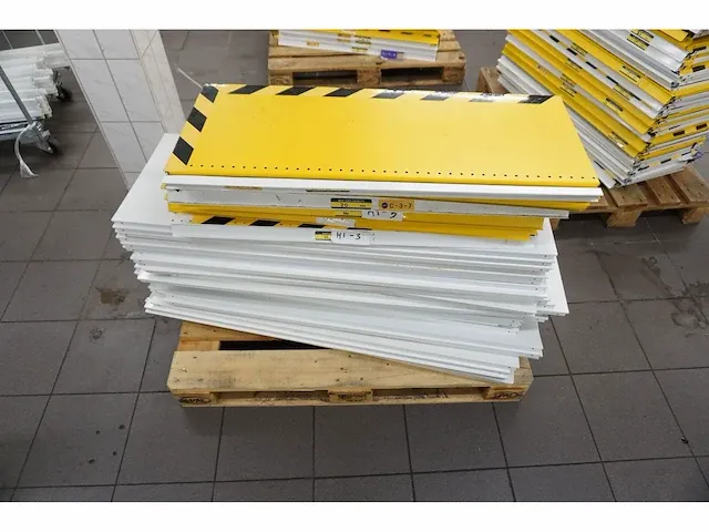 Magazijnstelling circa 50 meter - afbeelding 19 van  28