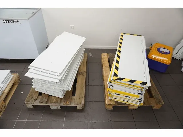 Magazijnstelling circa 50 meter - afbeelding 20 van  28