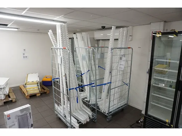 Magazijnstelling circa 50 meter - afbeelding 21 van  28