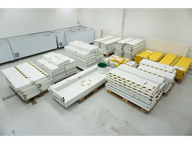 Magazijnstelling circa 50 meter - afbeelding 24 van  28
