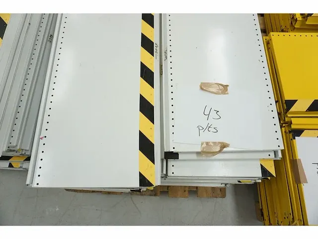 Magazijnstelling circa 50 meter - afbeelding 26 van  28