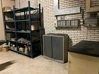 Magazijnstelling en kasten met inhoud - afbeelding 1 van  25