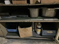 Magazijnstelling en kasten met inhoud - afbeelding 15 van  25