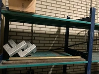 Magazijnstelling en kasten met inhoud - afbeelding 21 van  25