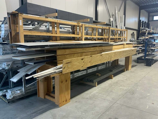 Magazijnstelling en stalen bokken 6 meter - afbeelding 4 van  10