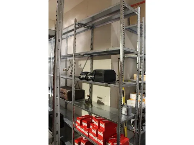 Magazijnstelling gegalvaniseerd met 24 staanders en ruim 100 legborden. afmeting per stellingdeel 100 x 62 ... - afbeelding 5 van  6