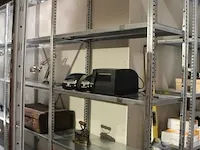 Magazijnstelling gegalvaniseerd met 24 staanders en ruim 100 legborden. afmeting per stellingdeel 100 x 62 ... - afbeelding 5 van  6