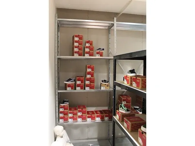Magazijnstelling gegalvaniseerd met 24 staanders en ruim 100 legborden. afmeting per stellingdeel 100 x 62 ... - afbeelding 6 van  6