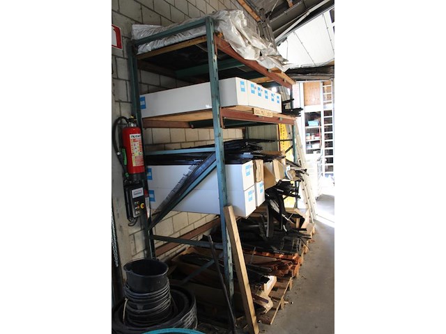Magazijnstelling met 8 staanders en 18 leggers. afmeting 4 delen a 270 x 95 x 255 cm. let op: ophalen na 13... - afbeelding 2 van  3