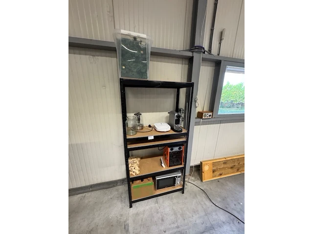 Magazijnstelling met diversen - afbeelding 1 van  9