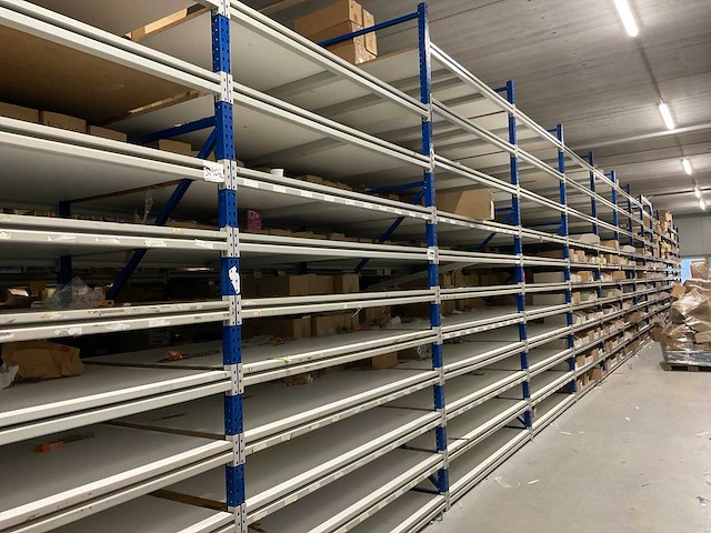 Magazijnstellingen (280 meter - 2901 m2) - afbeelding 1 van  12