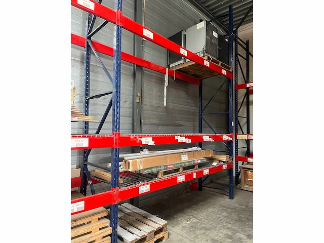 Magazijnstellingen 65 strekkende meter 4000 kg per ligger paar 19 staanders 72 liggers - afbeelding 1 van  3