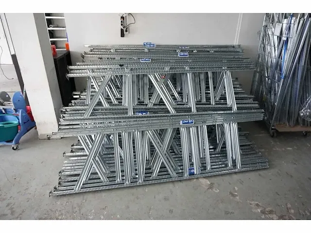 Magazijnstellingen circa 40 meter - afbeelding 2 van  5