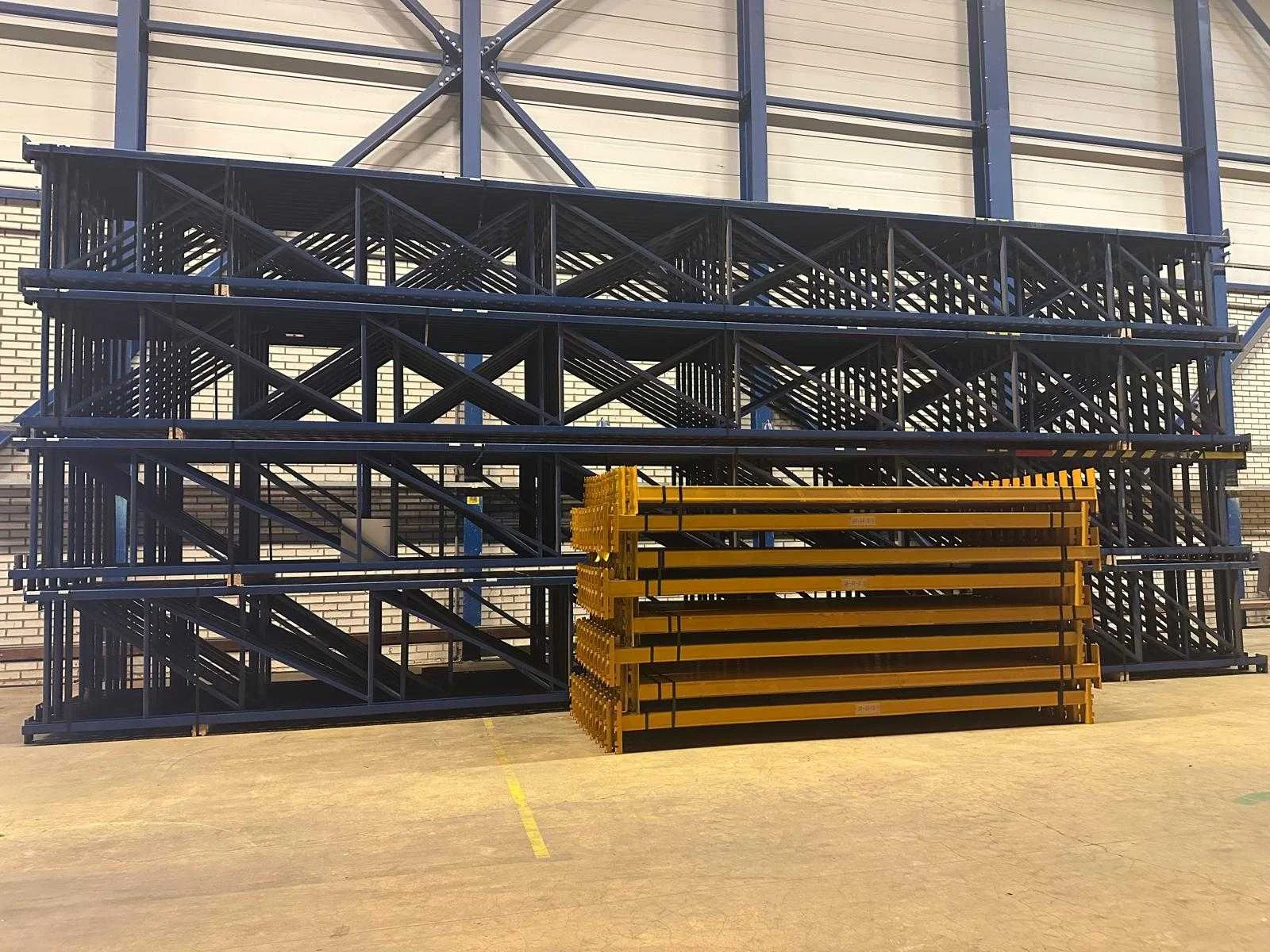 Magazijnstellingen, inrijstellingen, heftruck, en magazijn toebehoren