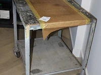 Magazijntafel met onderplateau. afmeting 70 x 60 x 78 cm. - afbeelding 3 van  3