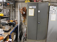 Magazijnvoorraadkast met inhoud w.o. bevestigingsmaterialen. afmeting 80 x 45 x 196 cm. - afbeelding 1 van  8