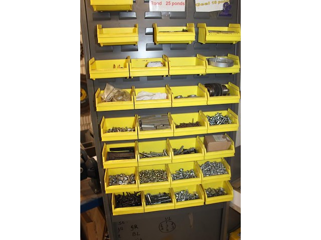 Magazijnvoorraadkast met inhoud w.o. bevestigingsmaterialen. afmeting 80 x 45 x 196 cm. - afbeelding 4 van  8