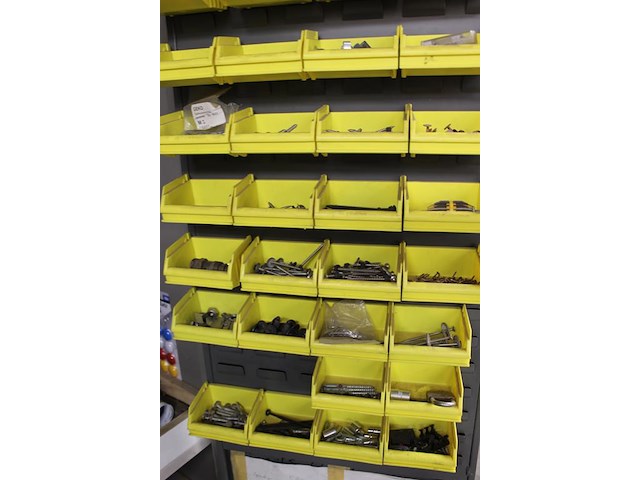 Magazijnvoorraadkast met inhoud w.o. bevestigingsmaterialen. afmeting 80 x 45 x 196 cm. - afbeelding 5 van  8