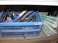 Magazijnvoorraadkast met inhoud w.o. bevestigingsmaterialen. afmeting 80 x 45 x 196 cm. - afbeelding 8 van  8