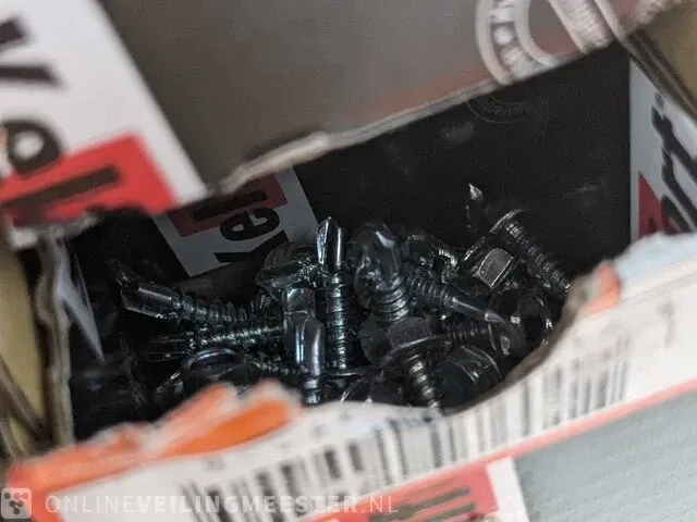 Magazijnwagen met divers ijzerwaar - afbeelding 5 van  36