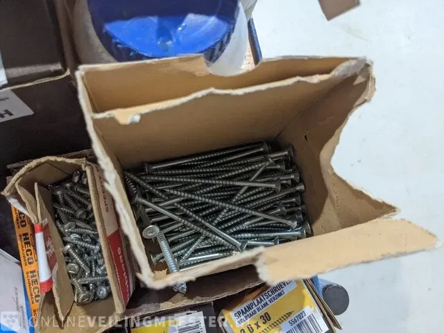 Magazijnwagen met divers ijzerwaar - afbeelding 6 van  36