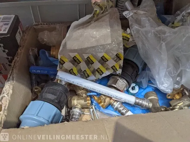 Magazijnwagen met divers ijzerwaar - afbeelding 20 van  36