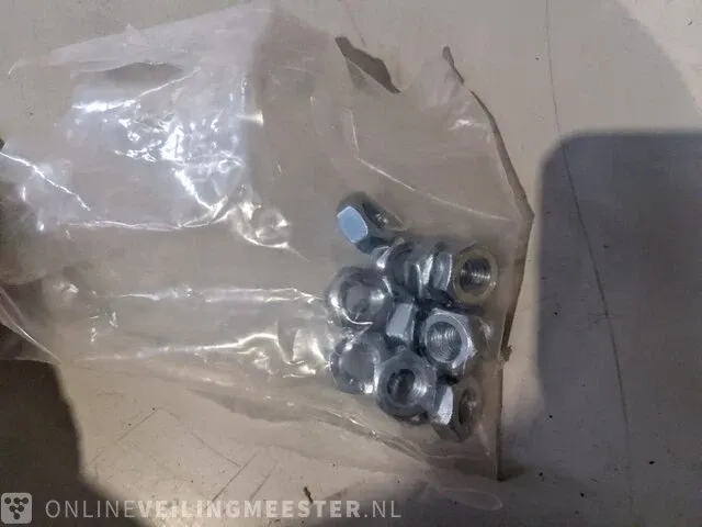 Magazijnwagen met divers ijzerwaar - afbeelding 22 van  36